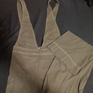 5️⃣ Army Green Overalls Jumpsuit